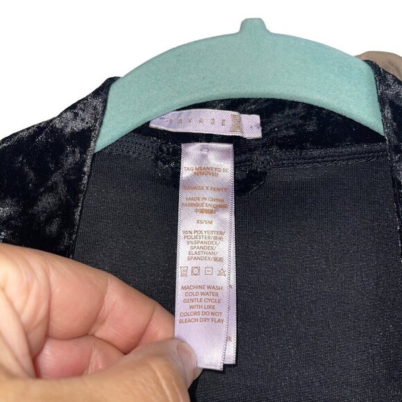 Savage X Fenty Womens Robe Size Medium Black Velvet Belt V Neck Long Sleeve - Picture 5 of 8